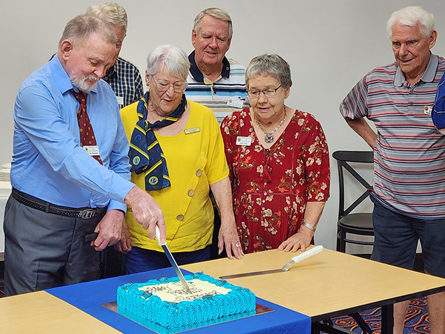 President Mark McCabe and his committee had organised for many of their Past Presidents to attend and gathered them to cut the Anniversary cake.