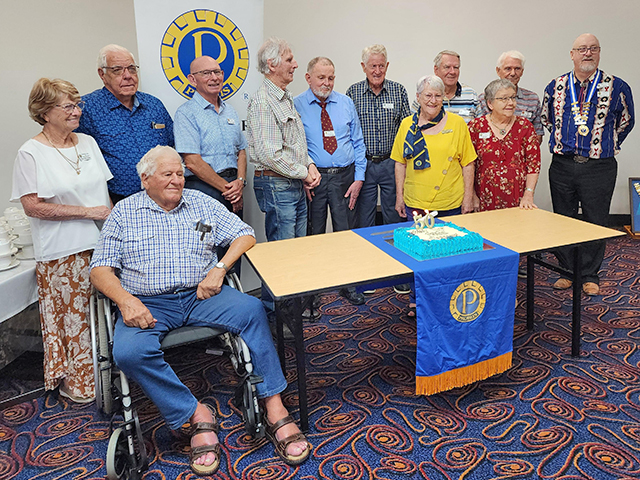 President Mark McCabe and his committee had organised for many of their Past Presidents to attend.